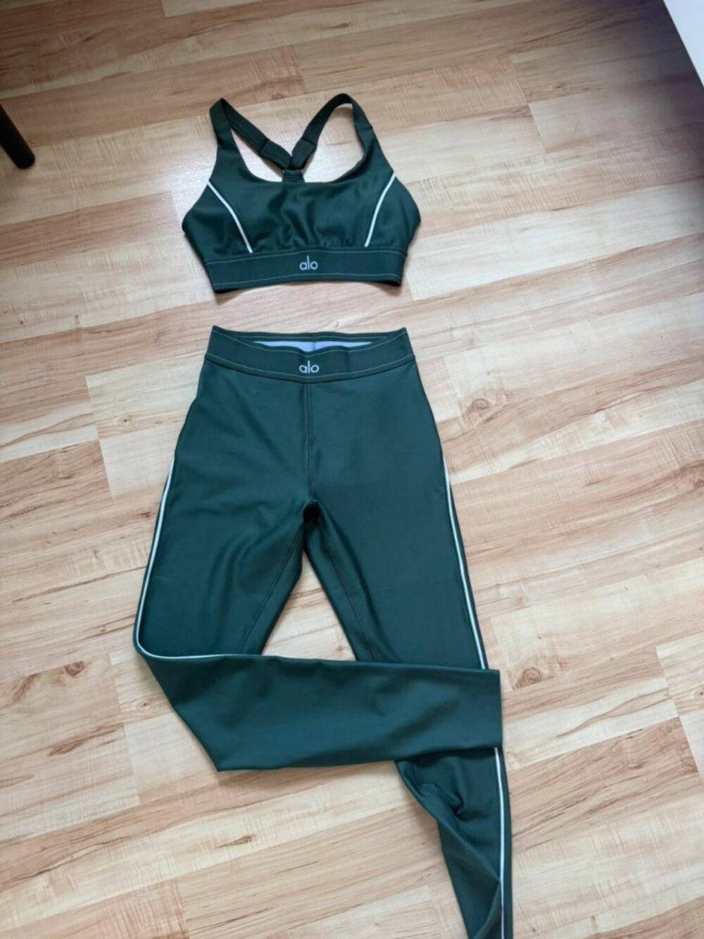Alo Yoga Dark Green 2-Piece Activewear Set Size M